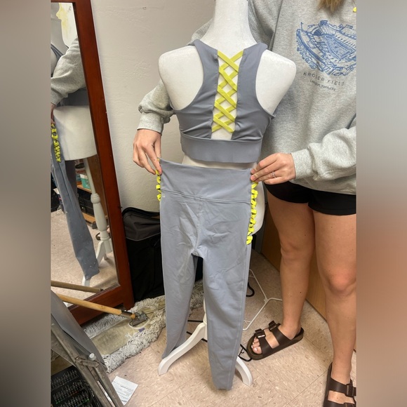 Like new workout outfit - Picture 2 of 2